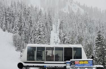 Dav's Slopeside King Studio -- Resort & Spa at Everline - Foto 1