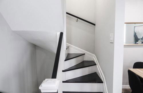 8BR 4BA Home Near NYC -Sleeps 16 - Foto 27