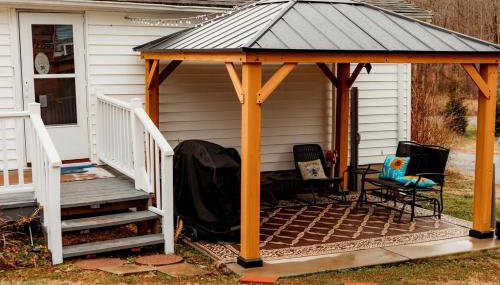 Giggling Creek Cottage - BedJet! King Sized! Gazebo, 45 Acres, Arcades, Nintendo, more - Foto 3