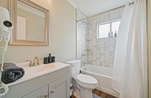 Amazing 4BR 2BA Winter Home with Pool & Game-Movie Room - Foto 33