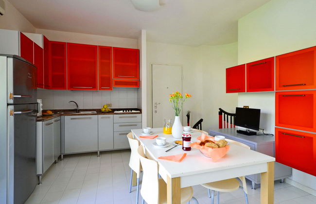 2 bedroom Apartment in Lignano Sabbiadoro with swimming pool and garden - Photo 6