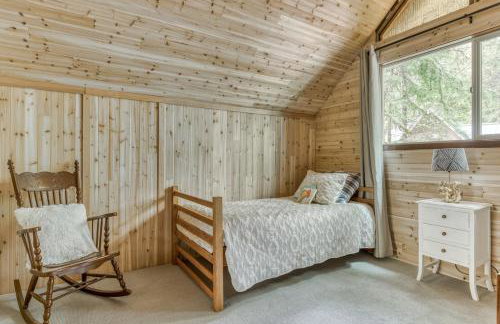 Thompson Cabin - Charming Salmon Riverfront A-Frame Oasis w/ fireplace - Foto 49