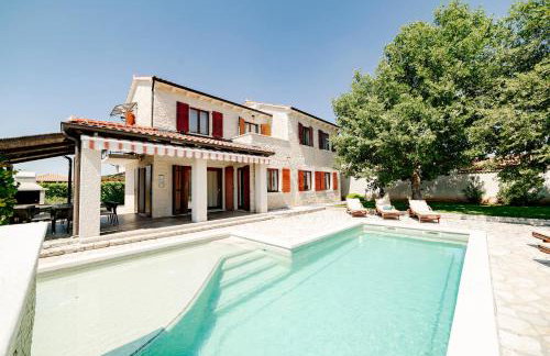 Villa Alma mit privatem Saltwater Pool - Photo 3