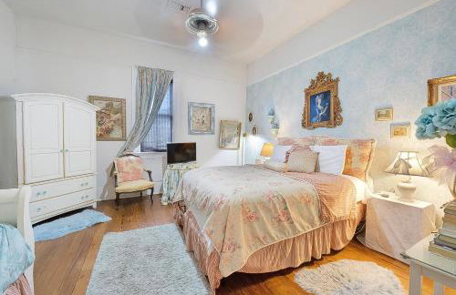4BR 3 BA HUGE, Balcony, Cemetery, Streetcar sleeps 8! - Photo 58
