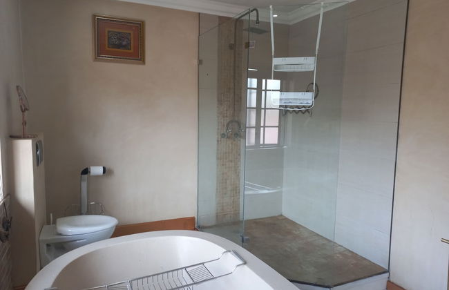 Jakes's Place Modern Comfortable & Sunny 3-bedroom House in Kensington - Photo 16