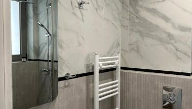 Niarchos Elegant Maisonette - Photo 4, Shower