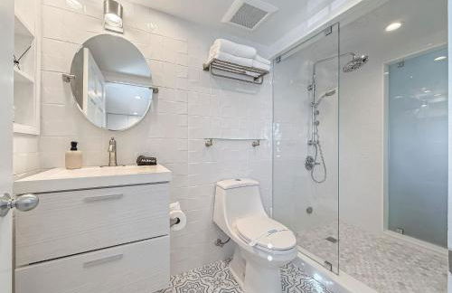 Solara: Waterfront Estate, Pool, Dock, Private Guest Suite - Foto 77