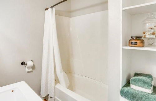 Pet-Friendly Watertown Home about 1 Mi to Downtown! - Foto 14