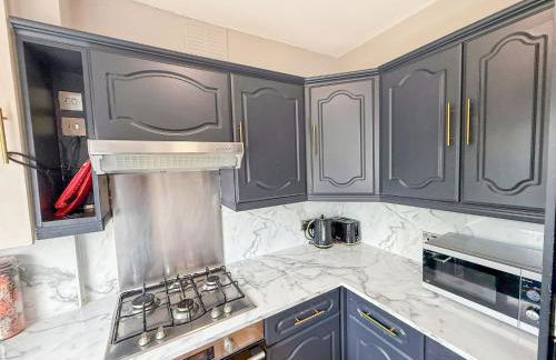 Spacious 3BDR House in New Malden with FREE Parking and Garden near Kingston upon Thames, Wimbledon & Raynes Park by NourNest Apartments - Foto 16