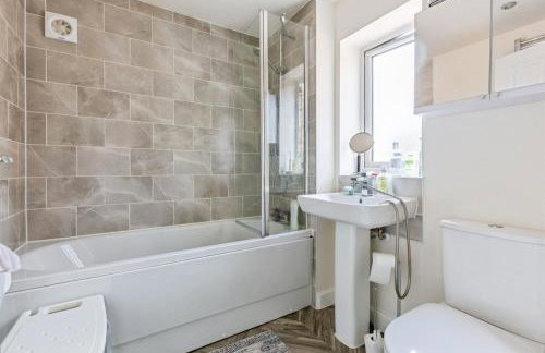 4 Bed Room Service Accommodation - 2 Parkings - Fibre Wi-Fi - Workstation - Foto 11