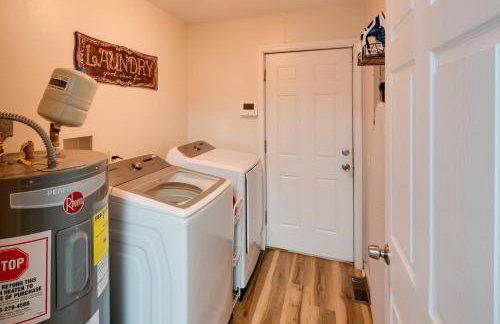 Milton Getaway Near Beach with Deck and Yard - Foto 13