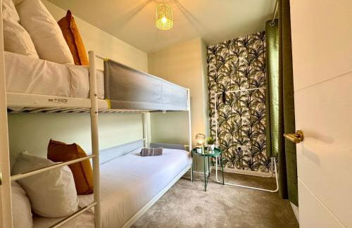 Stunning 4-Bedroom Home - 10 mins to Sandbanks Beach - Photo 9