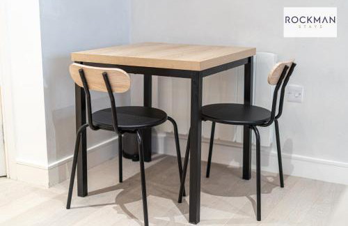 Library House Apartments - FREE PARKING - Contractor Hub - Superfast Wi-Fi - Long Term Stays - Foto 13