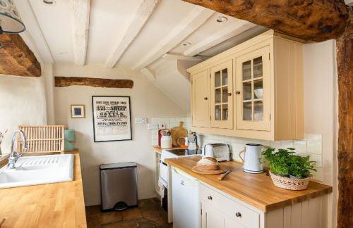 Charming 2BD Cottage in the Heart of Kingham! - Photo 1