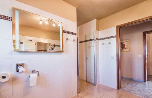 Ferienhaus mit zwei 4 Sterne Wohnungen bei Limburg - Foto 73