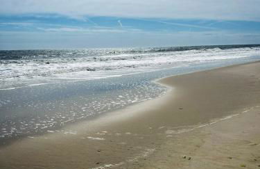 Waterfront Designer Retreat! Stunning Sunsets! Less than 5 minutes to the beach! - Foto 9