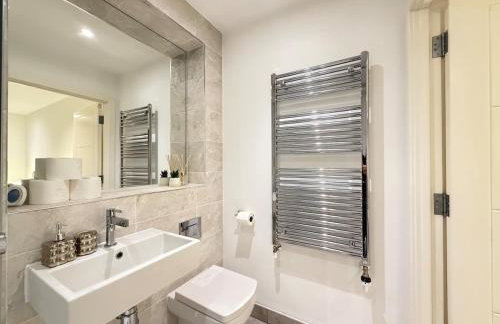 Modern and Spacious 3BR Flat W Balcony - Sleep 12 - Foto 3