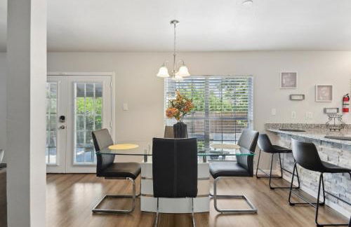 Modern Rental Near Medical Center, Six Flags, UTSA, La Cantera, Lackland AFB - Foto 10