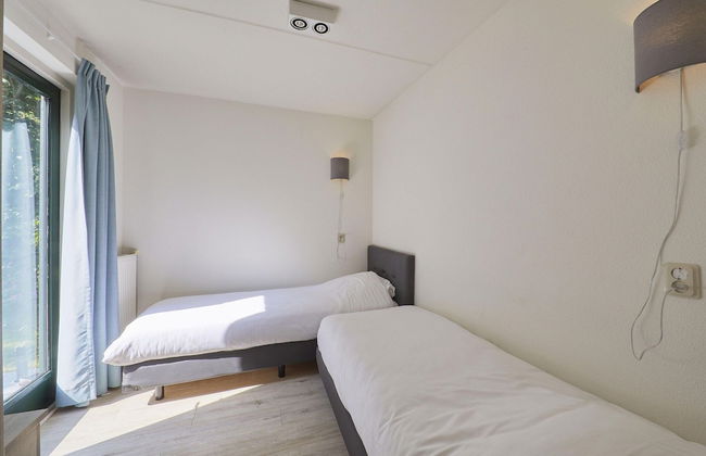 Cozy Beachside Retreat With Fireplace - Photo 5