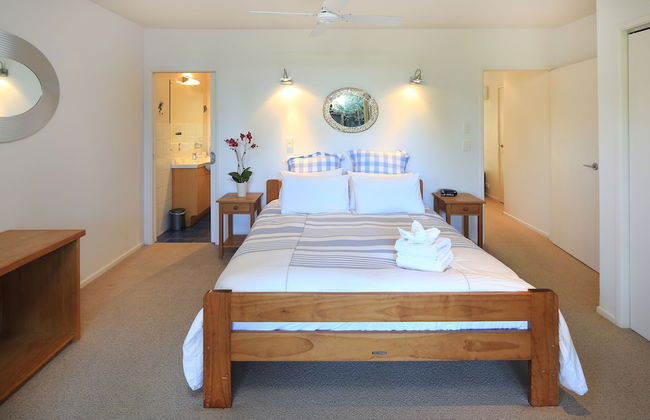 Onetangi Beach Apartments - Photo 5