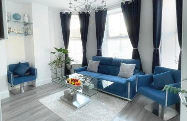 THE PALMS Lux living Condo B'mouth Town Centre & Beach - Photo 21