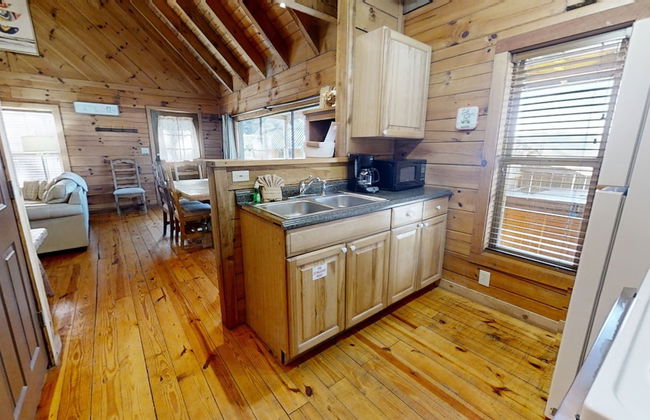 Adelaide's Den 2 Bedroom Cabin by RedAwning - Foto 9