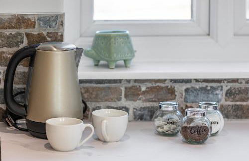 Studio at Tube Station Sleeps 3 Private Bathroom shared Kitchen 4 - Foto 10