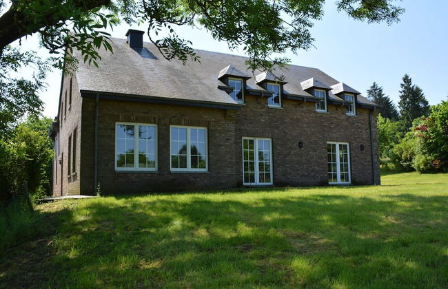 Spacious Villa Near Lesse - Photo 29
