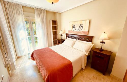 Marbella Dunas de Cabopino 2BR Apartment with private garden, swimingpool and parking - Magnolia Properties - Foto 25