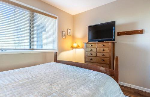 Mammoth Green #220 - Nearly Ski-In Ski-Out 3 Bedroom 2 Bath, Sleeps 8 - Photo 19