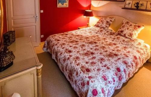 Beautiful Castle in Le Veurdre with Private Pool - Foto 27