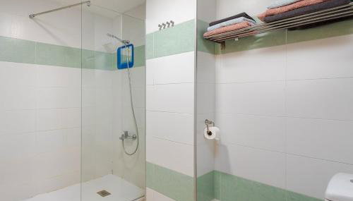 Quiet 1BR Terrace Apartment Near Centro & Beach - Foto 4, Shower