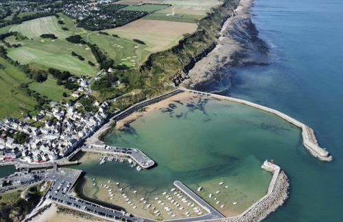 Chant des mouettes Maison rénovée spacieuse tout confort grand jardin belle terrasse aménagée parking 8 personnes 4 sdb 5 wc à 10 mn à pied de la mer Port en Bessin tous commerces restaurants proche Omaha Beach - Photo 52