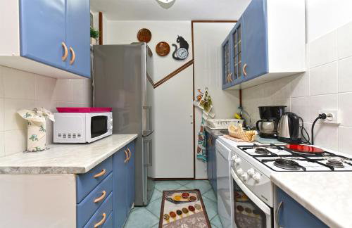 Charming Home With Pool in Barbariga - Photo 16