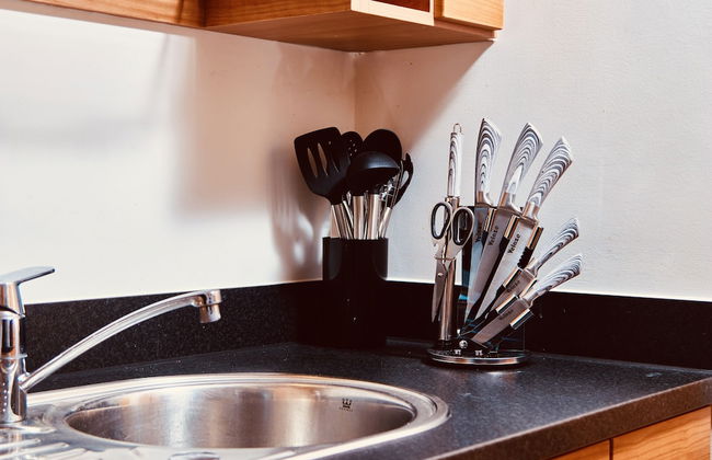 Deluxe City Centre Apt Balcony & View & Free Parking - Photo 24