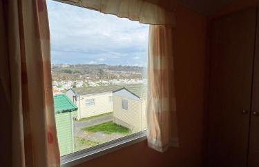 Light and Airy 2 Bedroom Mobile Home - Foto 10