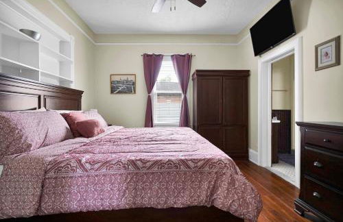 Hot tub- 80's Arcade- Pool table- Historic Downtown- 7 car parking - Foto 39