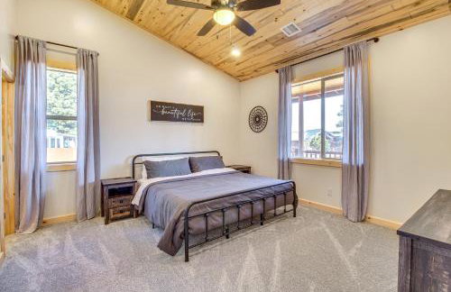 Hike and Snow Play! Overgaard Home with Fireplace - Foto 10