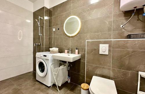 Sofi - modern with private garage - Photo 18