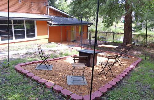 King Bed Creekfront Retreat in Jacksonville - Photo 1