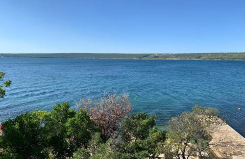 Beachfront Apartment Live - Photo 14