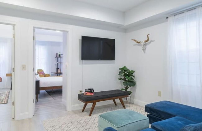 Cherry Suites 2BR Apt w W D Arcade Machine - Foto 23