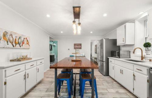 Stone Cottage 3 Bedroom Getaway - Stroll to DT Franklin - Historic Blakely House - Foto 10