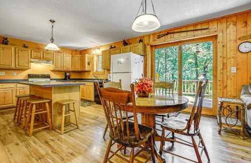 Peaceful Wautoma Retreat with Deck on 10 Acres! - Foto 7