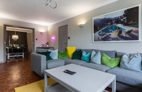 City home with parking and garden- pet friendly - Photo 1