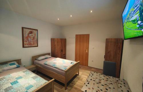 Citywohnung Merseburg - Geräumige Unterkunft ideal für Arbeit & Freizeit - Foto 3