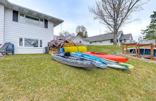 Dock, Deck and View Lakefront Chippewa Falls Studio - Foto 18