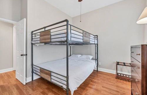 St Louis Tower Grove Two-Story Townhome Perfect for Groups Side A - Photo 11