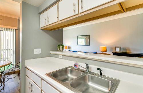 Lake Conroe Condo with Pool Access and Balcony! - Foto 10