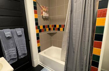 Beautiful Bungalow on Main - Foto 18